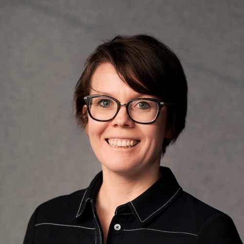 A portrait photo of Lesley Halliday